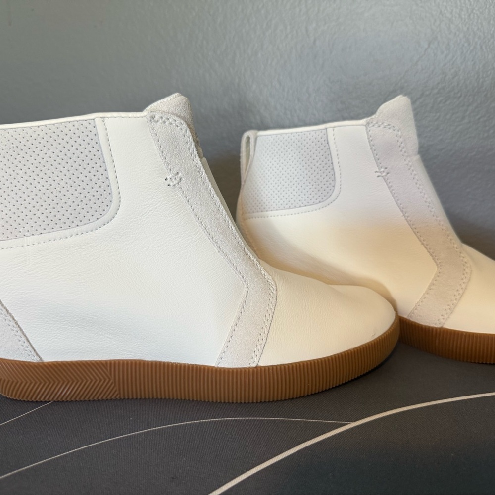 Sorel White Ankle Boots with Tan Soles
